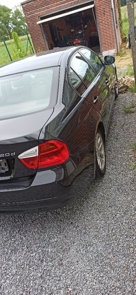 BMW 3 serie Sedan (E90) 320 d Diesel 163 Pk / 120 kW - 2005, Auto's, Automaat, Achterwielaandrijving, 1995 cc, Zwart