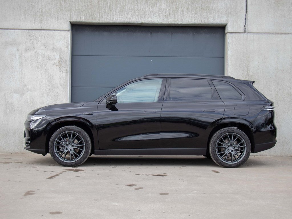 Leapmotor C10 DESIGN PRO|METALLIC BLACK|DEMO|STOCK, Auto's, Leapmotor, 161 kW, Beige, 0 kg, Zwart