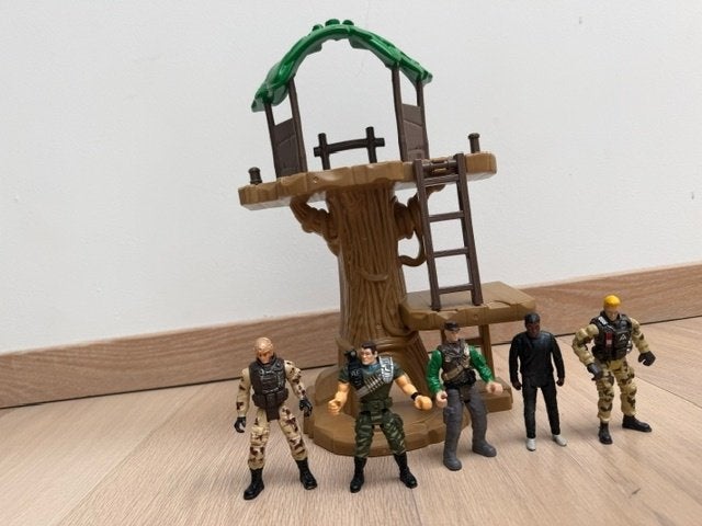 Speelgoed boomhut met mannetjes, Ophalen of Verzenden, Zo goed als nieuw, Jongen of Meisje