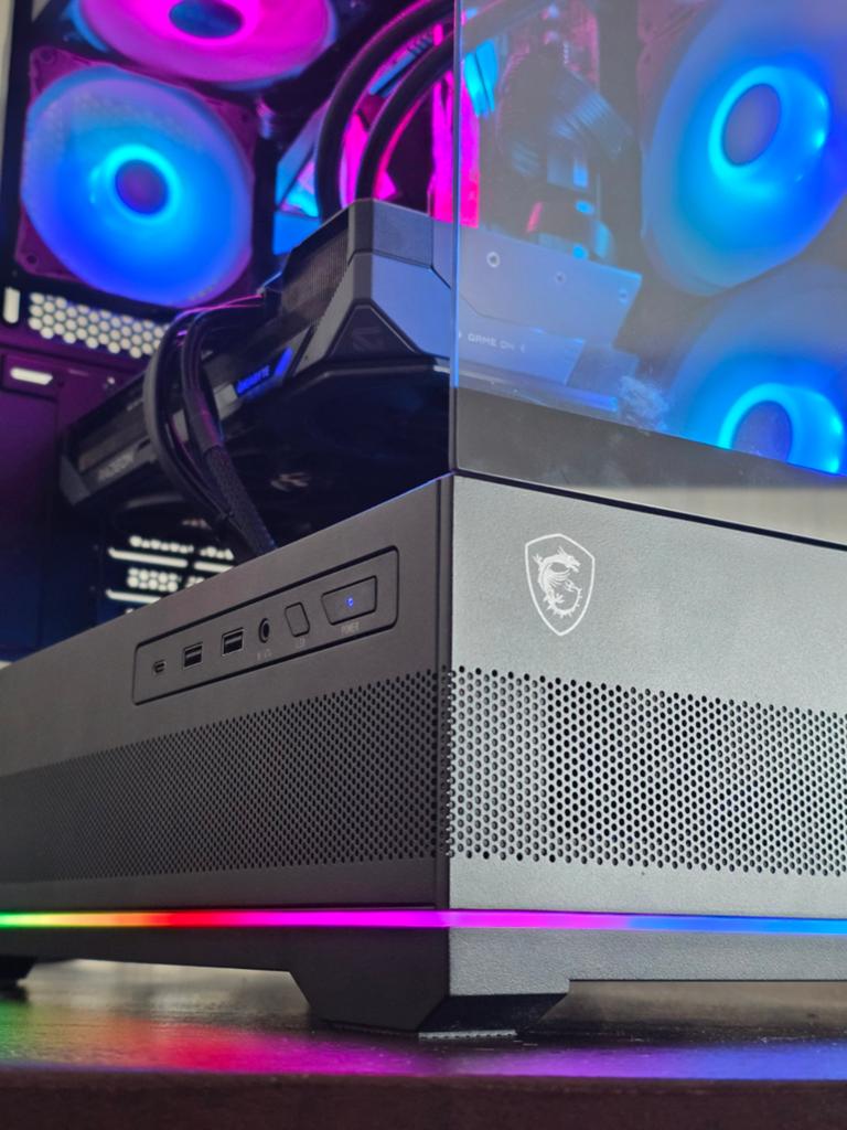 Gaming Pc - 7800X3D + 9070XT + Royal Tridents DDR5 !, Computers en Software, 32 GB, Virtual Reality, Nieuw, Ophalen of Verzenden