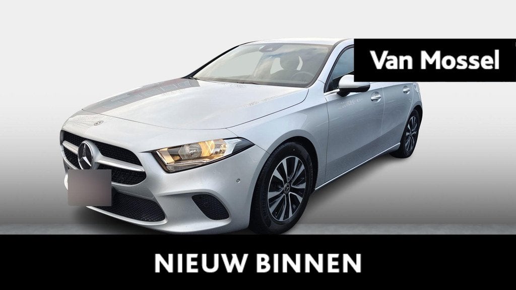 Mercedes-Benz 180 d Business Solution + CARPLAY + CAMERA + S, Auto's, 1325 kg, Gebruikt, 4 cilinders, 116 pk