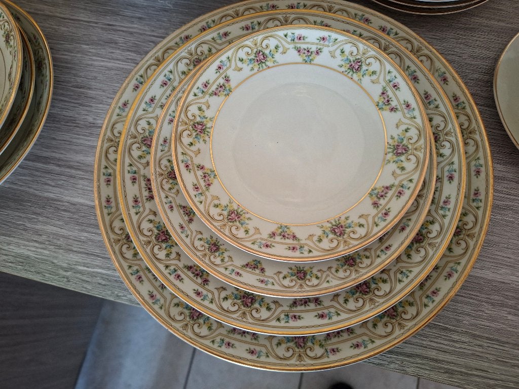 Service Tirschenreuth Bavaria - design floral - 72  pièces, Antiek en Kunst, Ophalen