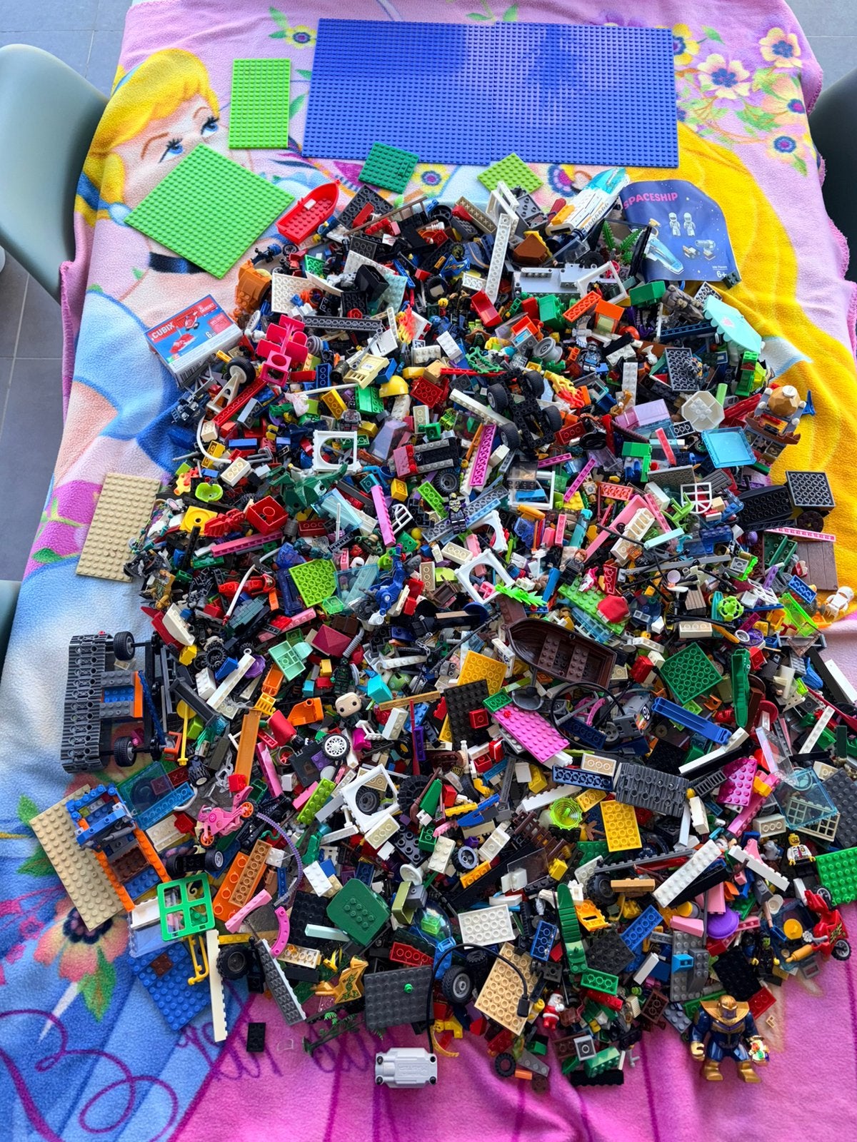 Groot lot bouwstenen / bouwblokken met veel figuren, Kinderen en Baby's, Speelgoed | Bouwstenen, Gebruikt, Overige merken, Ophalen of Verzenden