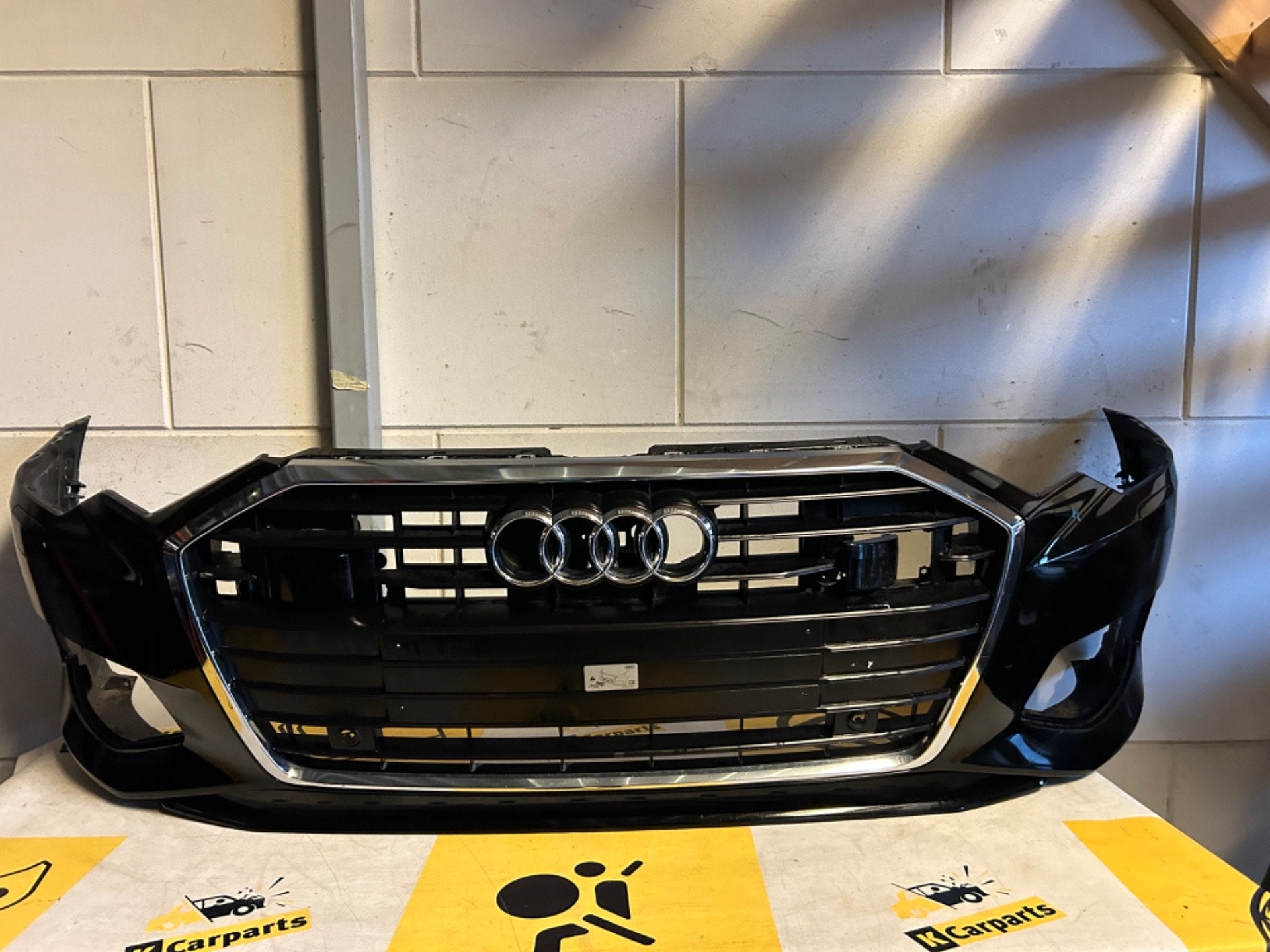 Audi A6 C8 Voorbumper KLS PDC 4K0807437 2019-2023, Auto-onderdelen, Gebruikt, Voor, AUDI AG, Auto-Union-Strasse 1
85045  Ingolstadt, DE