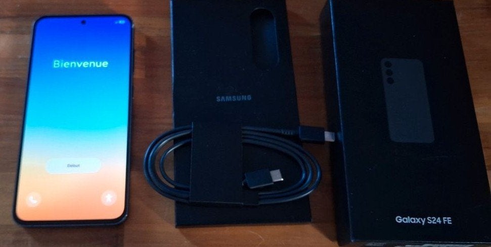 Neuf! Samsung galaxy S24 FE garantie 23 mois, Telecommunicatie, Mobiele telefoons | Samsung, Galaxy S24, Zwart, Touchscreen, Nieuw