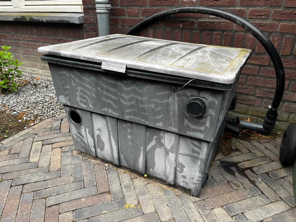 Vijverfilter set – bak met deksel + matten + aansluitingen, Ophalen, Zo goed als nieuw, Vijverfilter