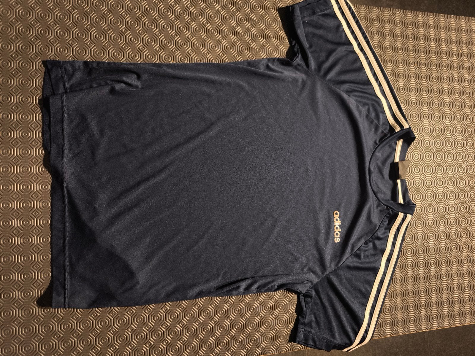 2. Lacoste T-shirt zwart met zijstrepen – €25

Zwart Lacoste, Vêtements | Hommes, Enlèvement, Taille 46 (S) ou plus petite, Noir