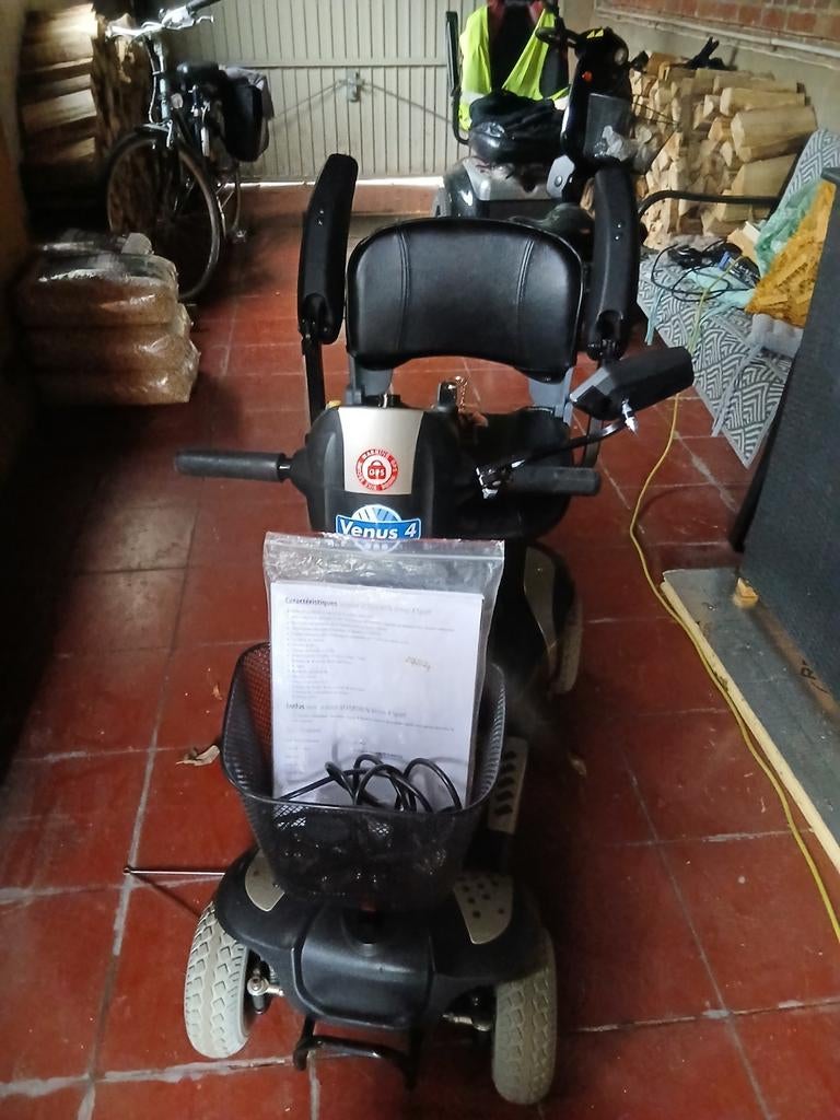 Noir, Divers, Voitures sans permis & Scooters pour invalides, 10 km/h ou moins, 15 km ou moins, Comme neuf, Enlèvement