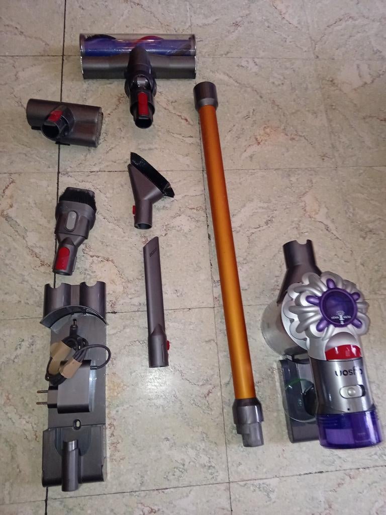 Aspirateur Dyson  V8 Animal +, Electroménager, Aspirateurs, Reconditionné, Aspirateur balai, Dyson, 1200 à 1600 watts, Réservoir