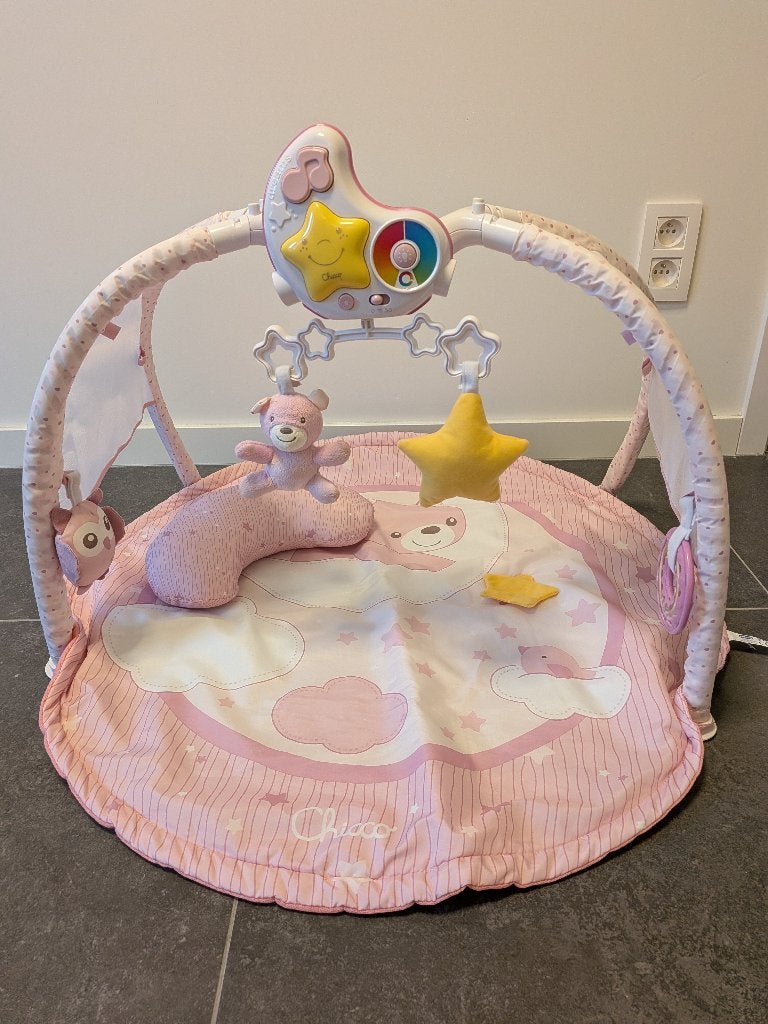 Tapis de jeu Chicco Enjoy Colors Gym pour bébé, Enfants & Bébés, Enlèvement, Comme neuf