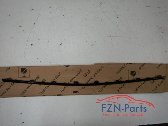 VW Golf 7 Facelift R-Line Inleg Strip Hoogglans Zwart Voorbu, Ophalen of Verzenden, Gebruikt, Voor, Bumper