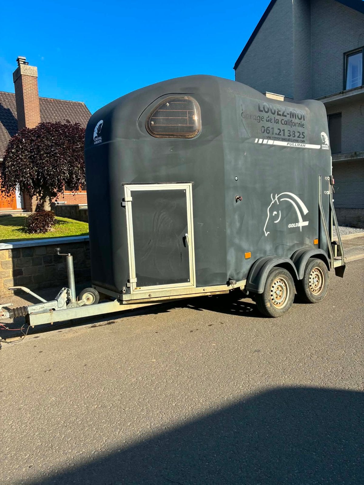 Van deux chevaux à vendre, Animaux & Accessoires, Enlèvement, Utilisé, Polyester, Remorque 2 chevaux