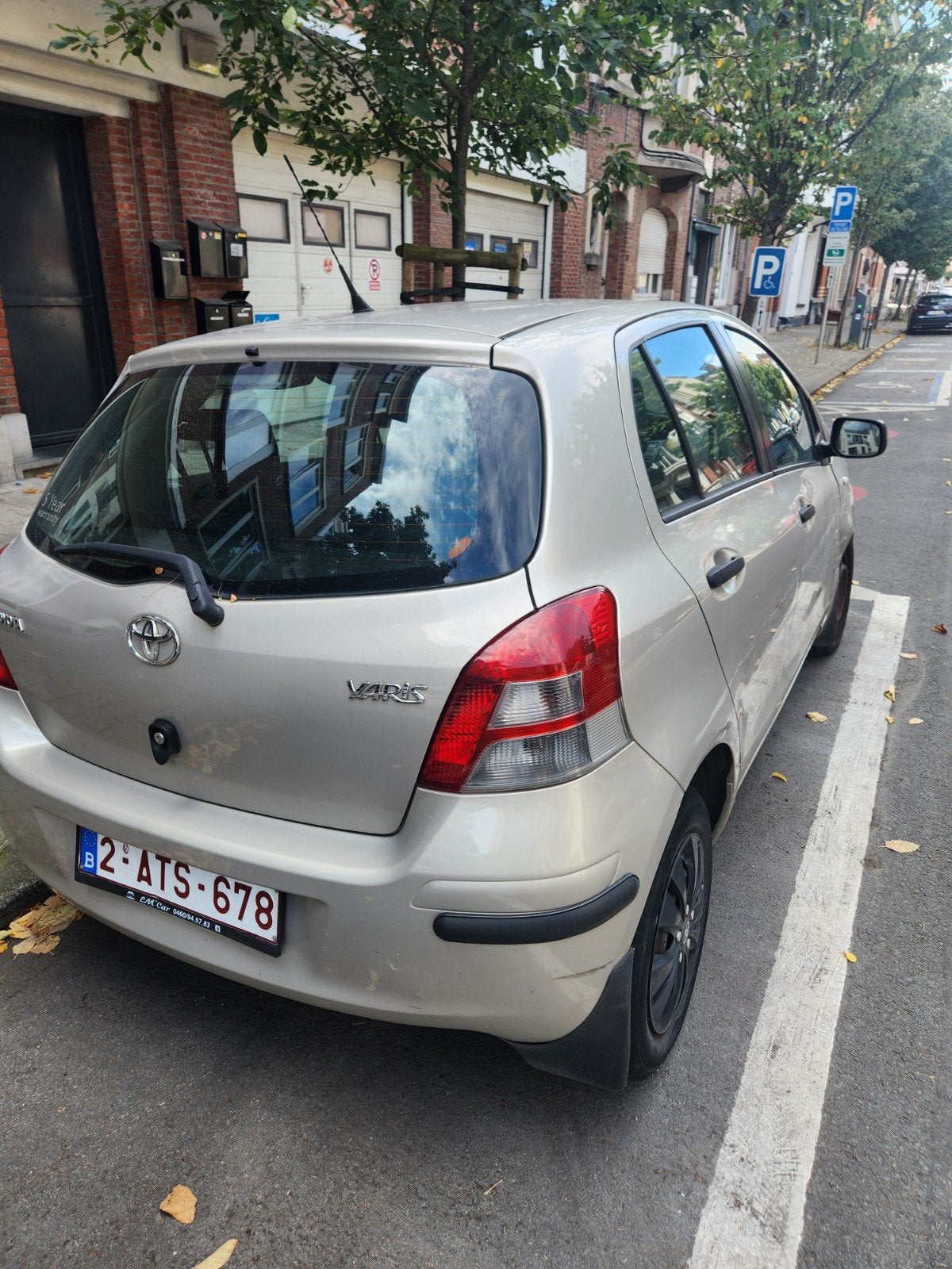 Toyota yaris 2011 roule très bien moteur 1000, Enlèvement