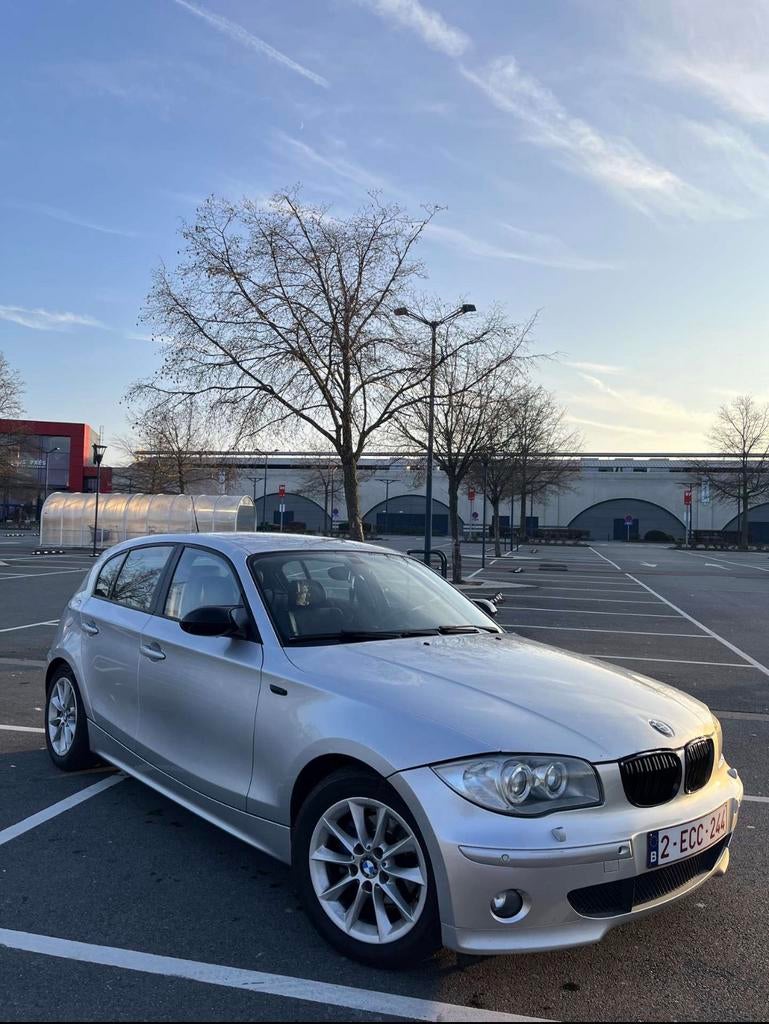BMW 118D Pack M M47, Autos, BMW, Particulier, Série 1, Diesel, Hatchback, 5 portes, Boîte manuelle, Argent ou Gris, Enlèvement