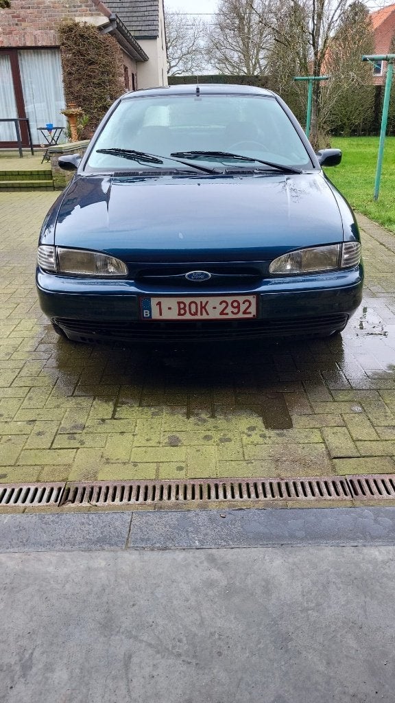 Ford Mondeo te koop – bouwjaar 1994 (oldtimer), Auto's, Ford, Particulier, Mondeo, Benzine, 5 deurs, Automaat, Blauw, Bruin, Stof