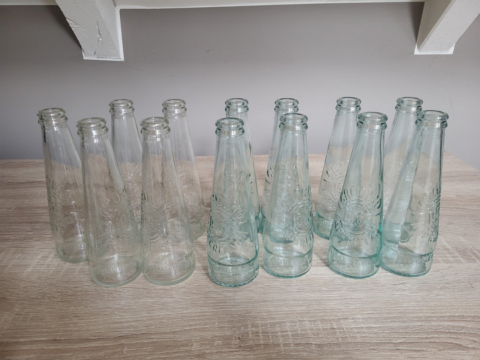 14 glazen vaasjes

5 euro samen

17cm hoog

Te gebruiken als, Enlèvement ou Envoi