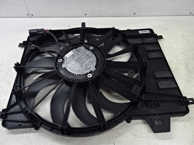 RADIATEUR VENTILATEUR Range Rover Evoque (LVJ / LVS), Campus Kronberg 7
61476  Kronberg im Taunus, DE, Land Rover, Utilisé, Jaguar Land Rover Deutschland GmbH