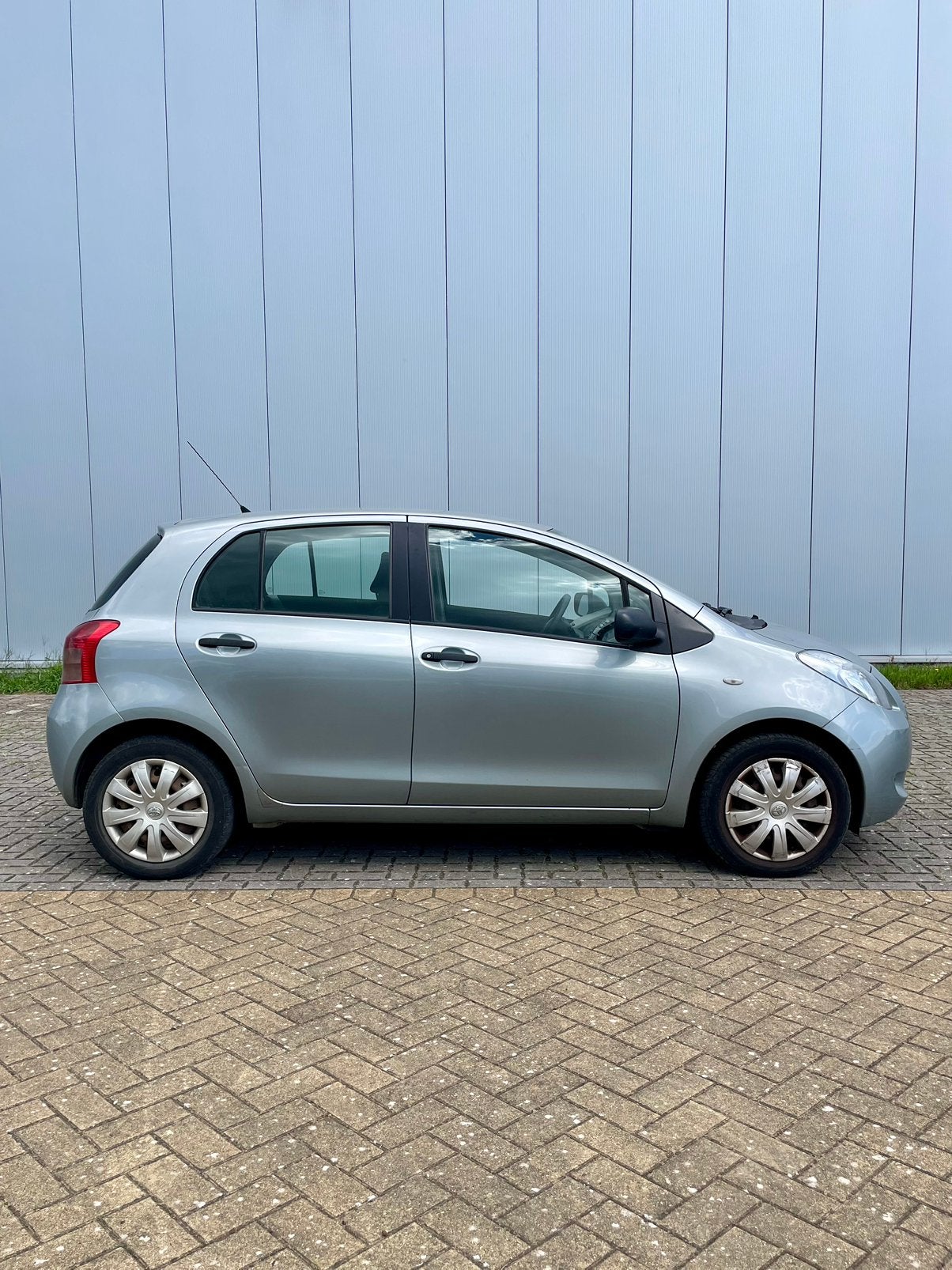 Toyota Yaris, Autos, Toyota, Argent ou Gris, Achat, Entreprise, Boîte manuelle