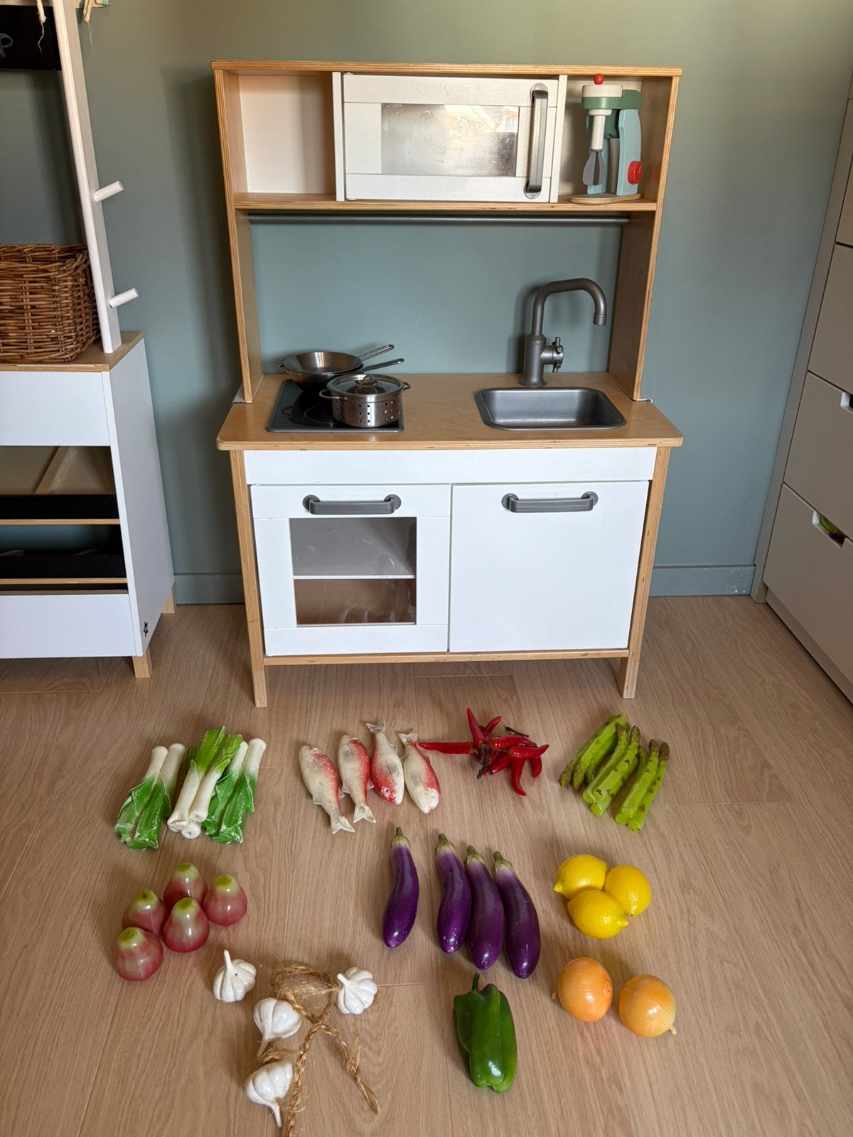 Duktig ikea keukentje met groentjes en potjes en pannen, Ophalen, Gebruikt, Hout, Speelkeuken