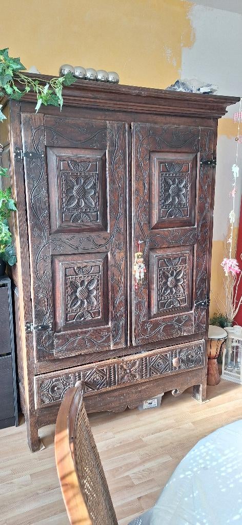Armoire bretonne bois massif, Antiquités & Art, Antiquités | Meubles | Armoires, Enlèvement