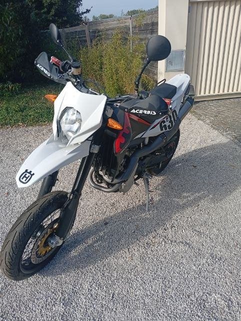 MOTO HUSQVARNA, Sportuitlaat, Bedrijf, Sport