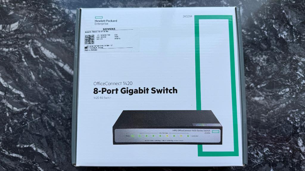 8 Poort Netwerk Switch JH329A, Ophalen, Zo goed als nieuw
