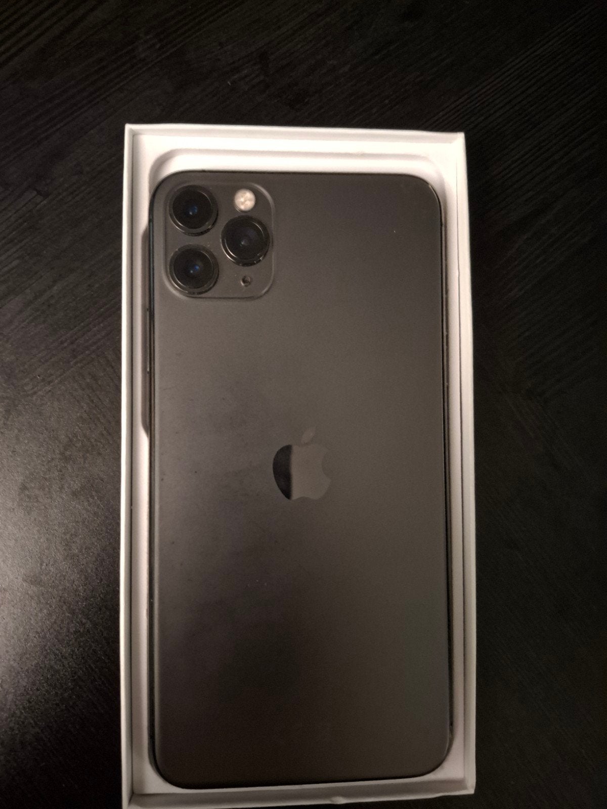 Zwarte iPhone 11 Pro Max, 64 GB, iOS 26, IPhone 11 Pro Max, Reconditionné, 64 GB, Sans abonnement