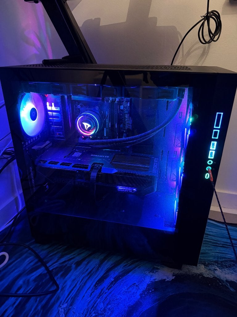JEUX SUR PC — RTX 5070 Ti 16 Go + RYZEN 7 9800X3D, Réparation et Entretien ordinateurs