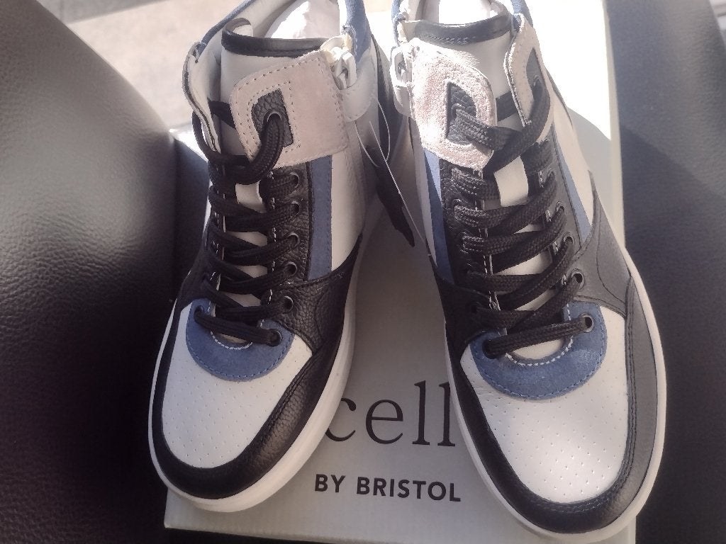 Nieuwe hoge sneakers maat 32, Kinderen en Baby's, Ophalen, Schoenen, Nieuw, Jongen