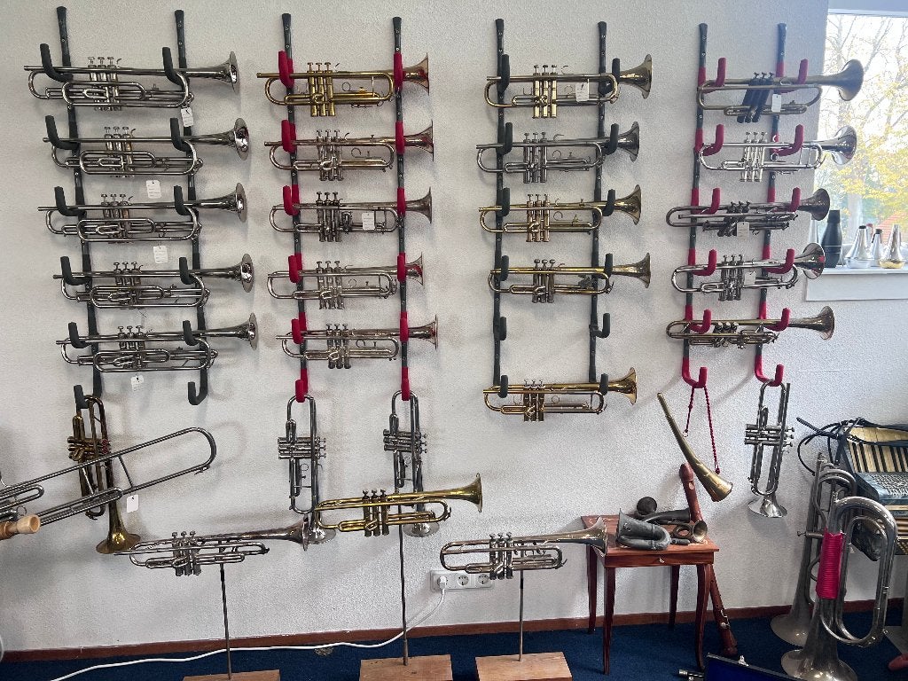 Nous avons plusieurs trompettes d'occasion en stock, Musique & Instruments, Enlèvement, Utilisé, Trompette en si bémol, Avec valise
