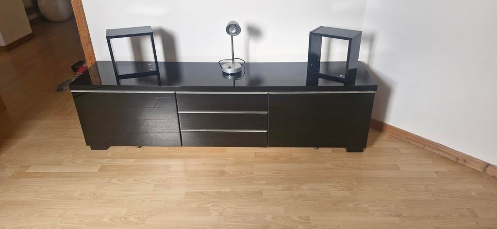 A vendre meuble tv laqué noir dimfntion 1804050 prix 20e