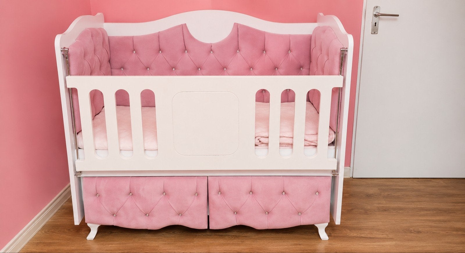 Mooi Babybedje Montana — Roze/Wit — Met 2 Laden — Schommelb, Zo goed als nieuw, Minder dan 140 cm, Minder dan 70 cm, Ophalen