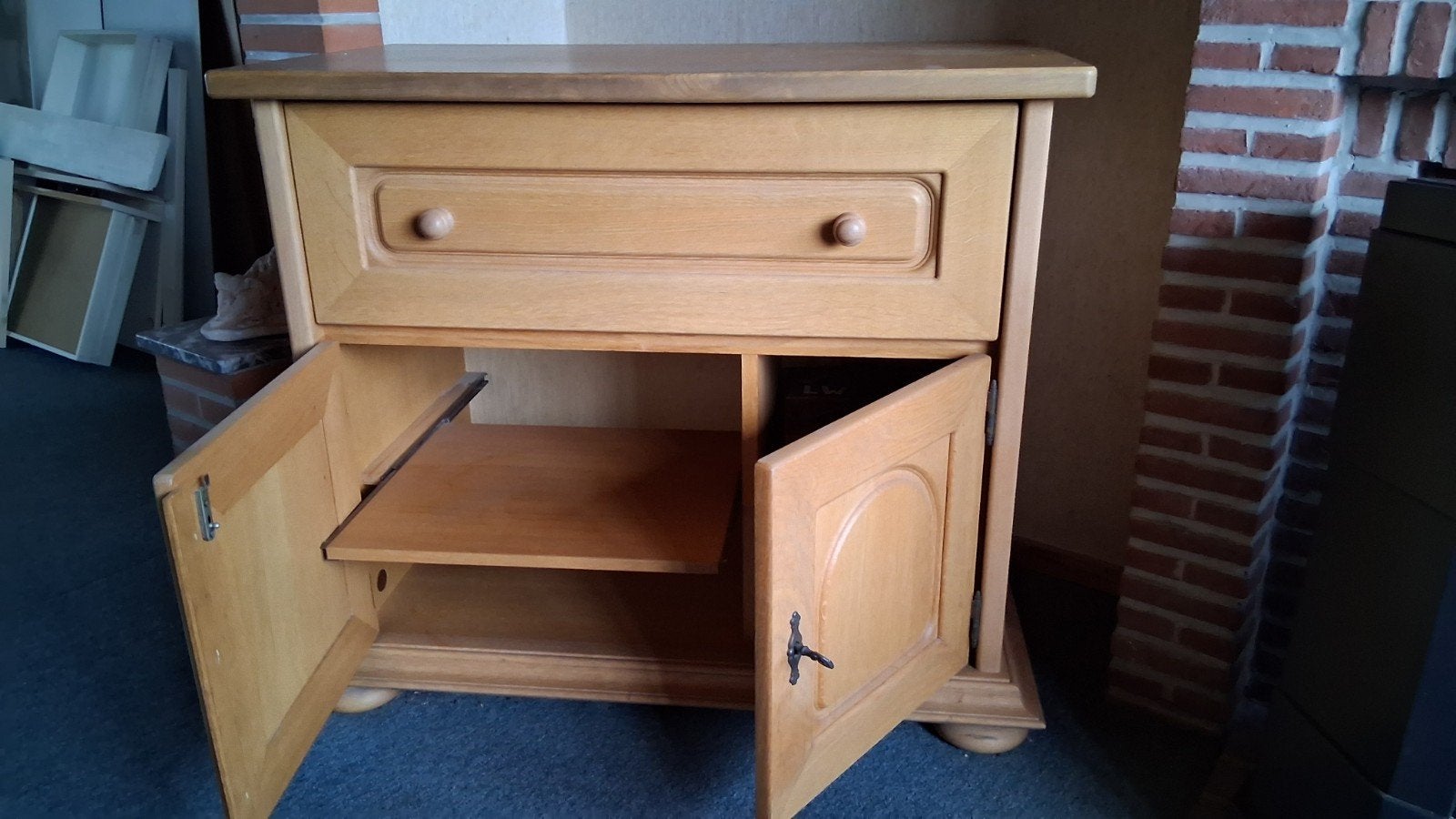 commode, massief in goede staat. ideaal voor tv of printer., Ophalen, Gebruikt