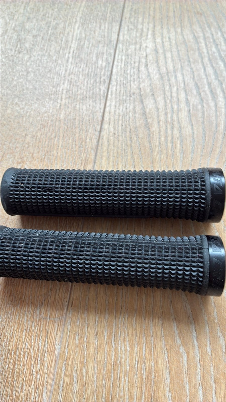 Santa Cruz MTB grips. Nieuw!!, Ophalen of Verzenden, Nieuw