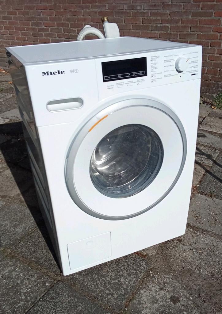 Jonge Miele W1 1600 toeren wasmachine, Ophalen, Minder dan 85 cm, 8 tot 10 kg, Voorlader