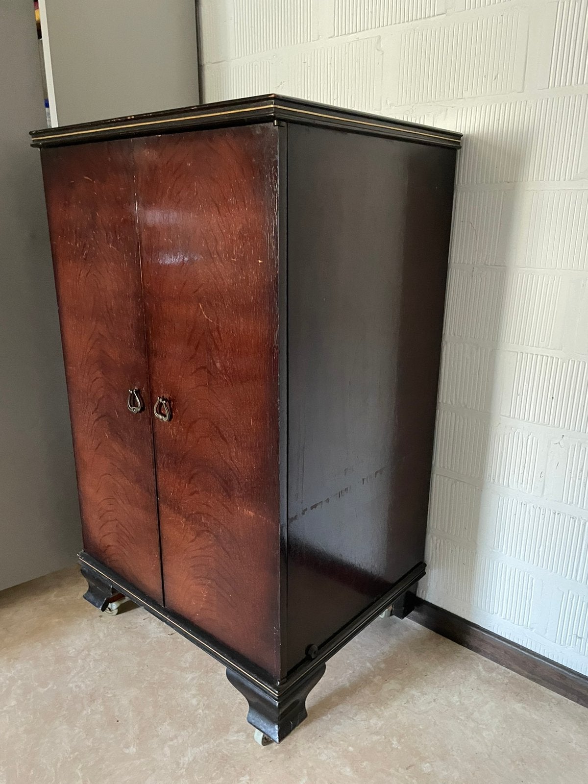 Vintage mahoniehouten kast, Ophalen