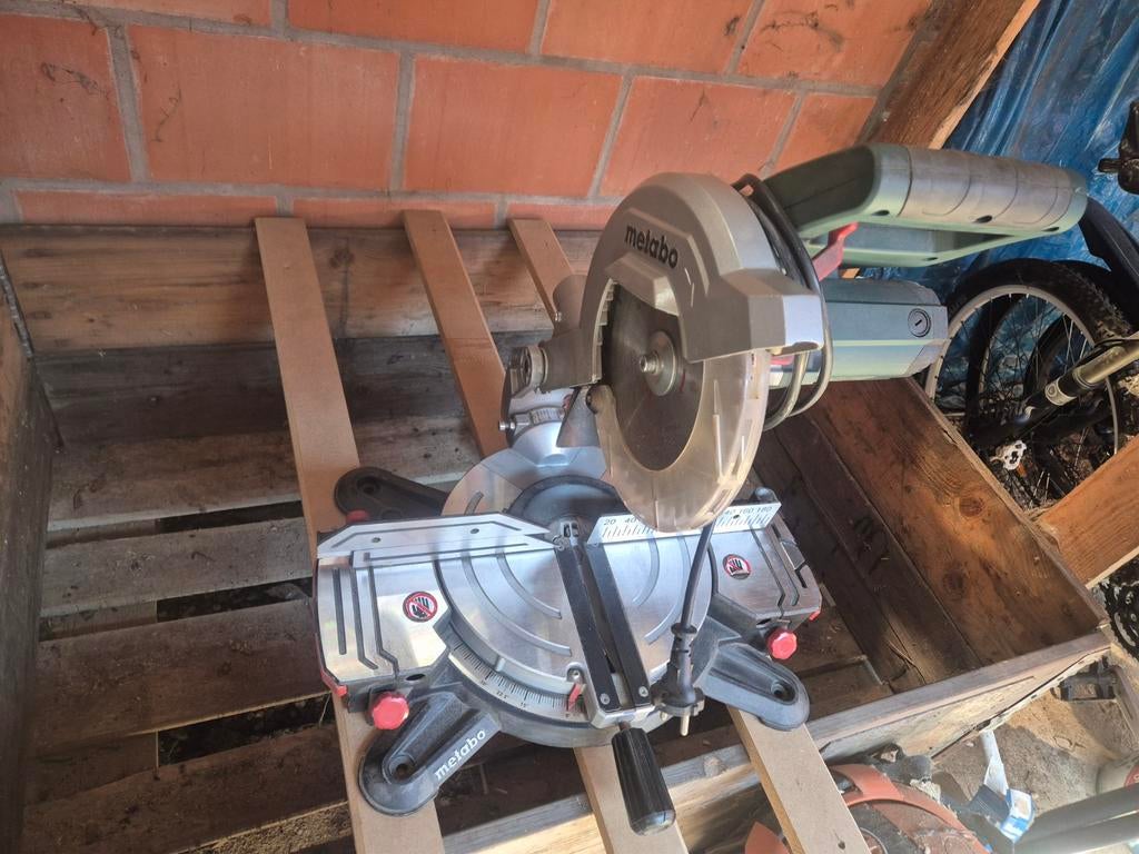 Metabo afkortzaag, Ophalen, Afkortzaag