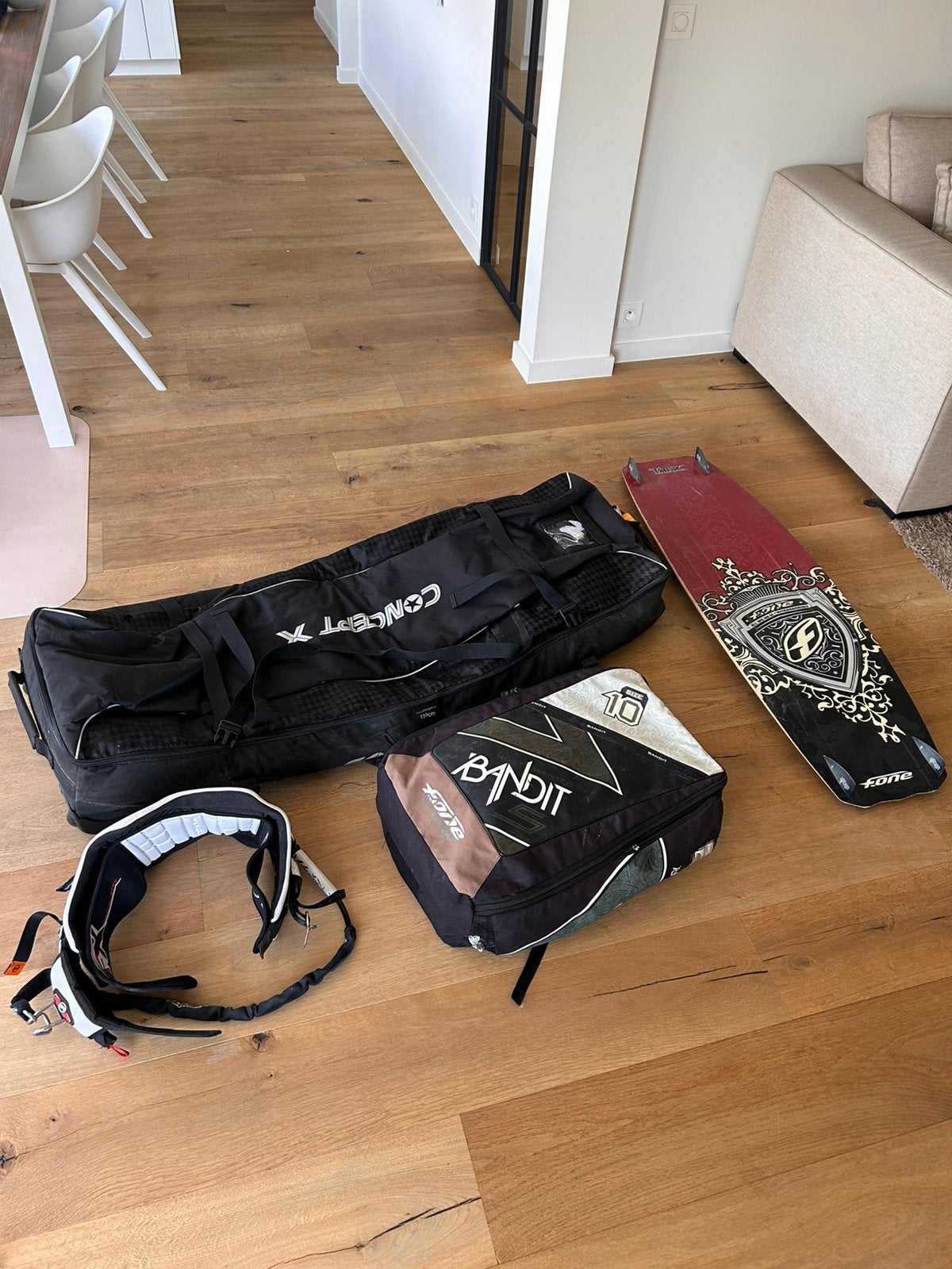 Instapklaar kitesurf pakket, Watersport en Boten, Kitesurfen, Zo goed als nieuw, Kitesurf-set, 10 m², Twintip, Ophalen
