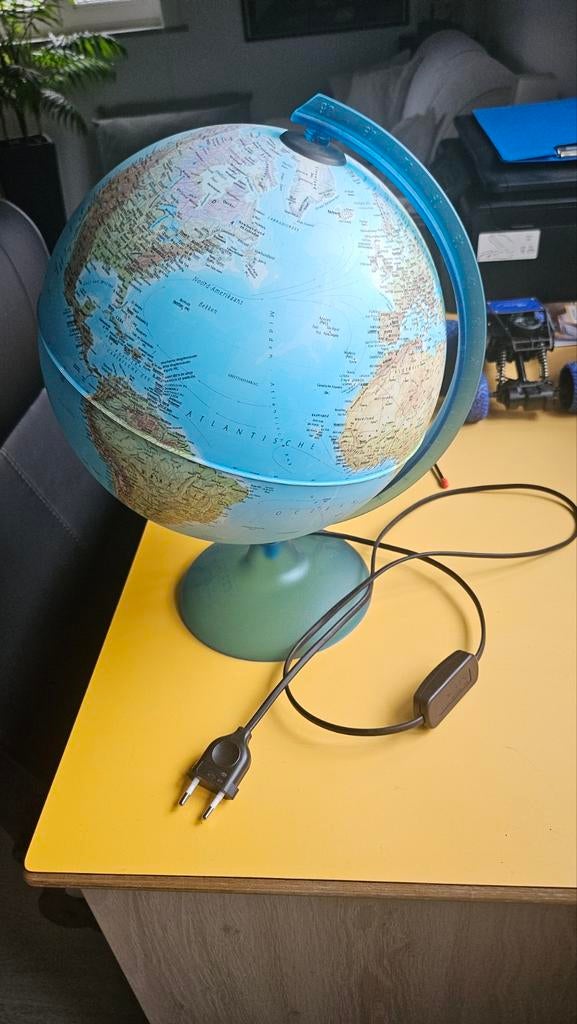 Bureaulamp wereldbol 40 cm hoog en 30cm breed, Ophalen