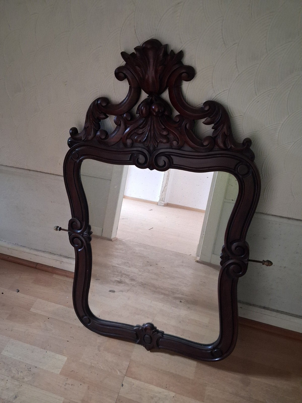 Miroir ancien, Enlèvement