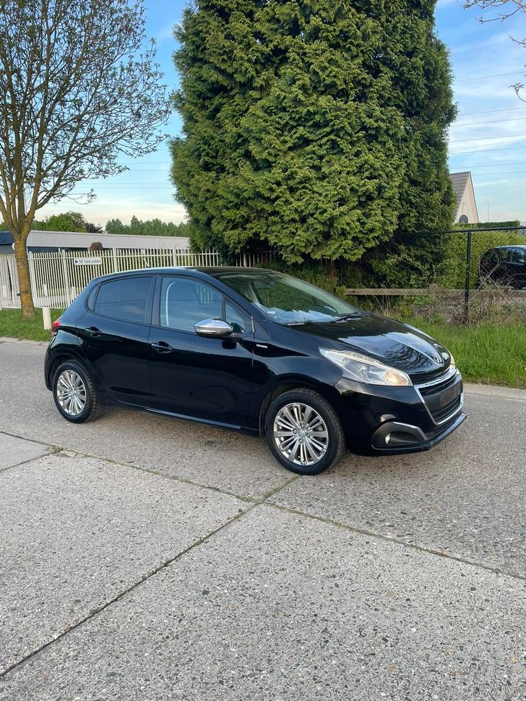 PEUGEOT 208 1.2 BENZINE 2017 DIRECT BESCHIKBAAR, Auto's, Voorwielaandrijving, Stof, Parkeersensor, 1199 cc