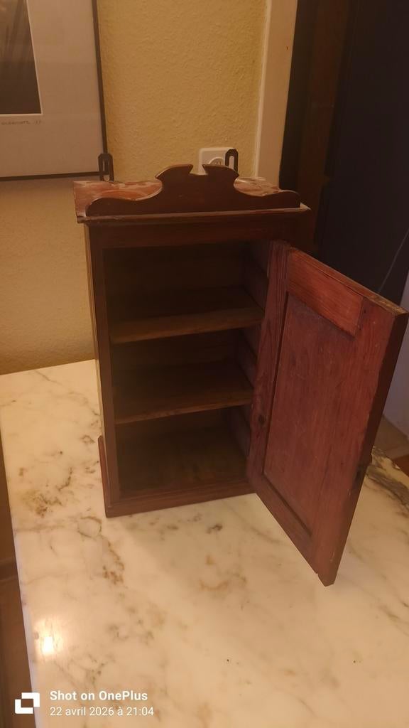Petite armoire à suspendre pour clef ou autres 30 €, Enlèvement