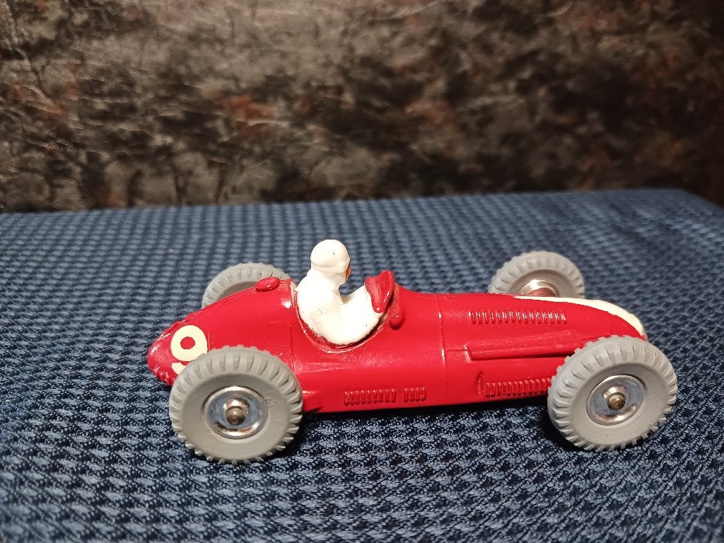 Dinky toys  Maserati, Hobby en Vrije tijd, Modelauto's | 1:43, Ophalen of Verzenden, Dinky Toys