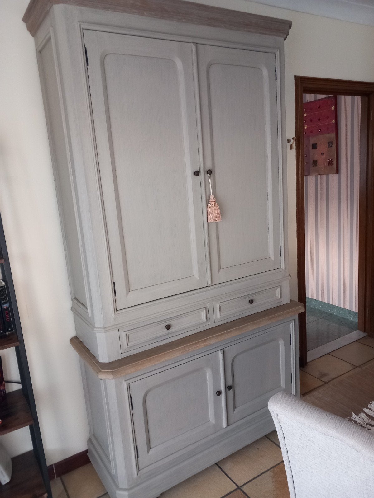 Armoire rurale en chêne Sarah Mo, couleur grège, Maison & Meubles, 25 à 50 cm, Avec espace de penderie, Comme neuf, 100 à 150 cm