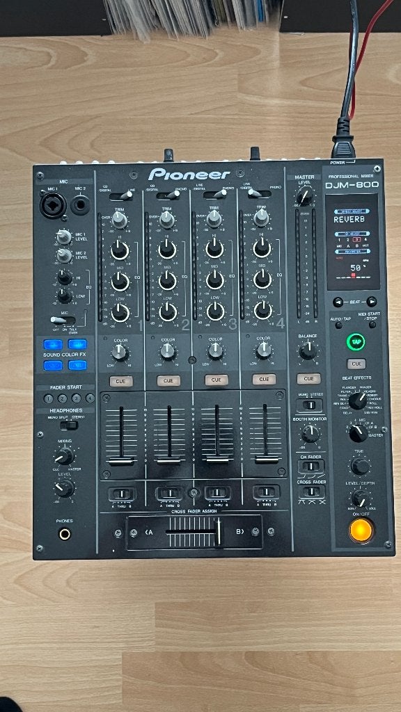 DJM-800, Enlèvement, Comme neuf, Moins de 5 canaux, Entrée micro