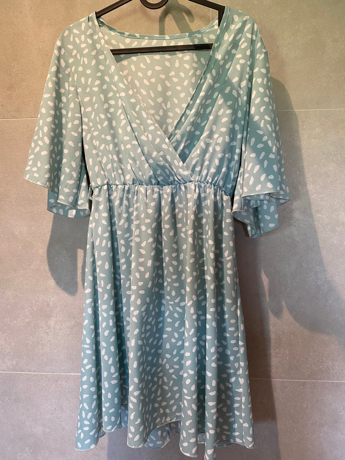 Jolie robe à pois, Neuf, Enlèvement ou Envoi, Autres couleurs, Au-dessus du genou
