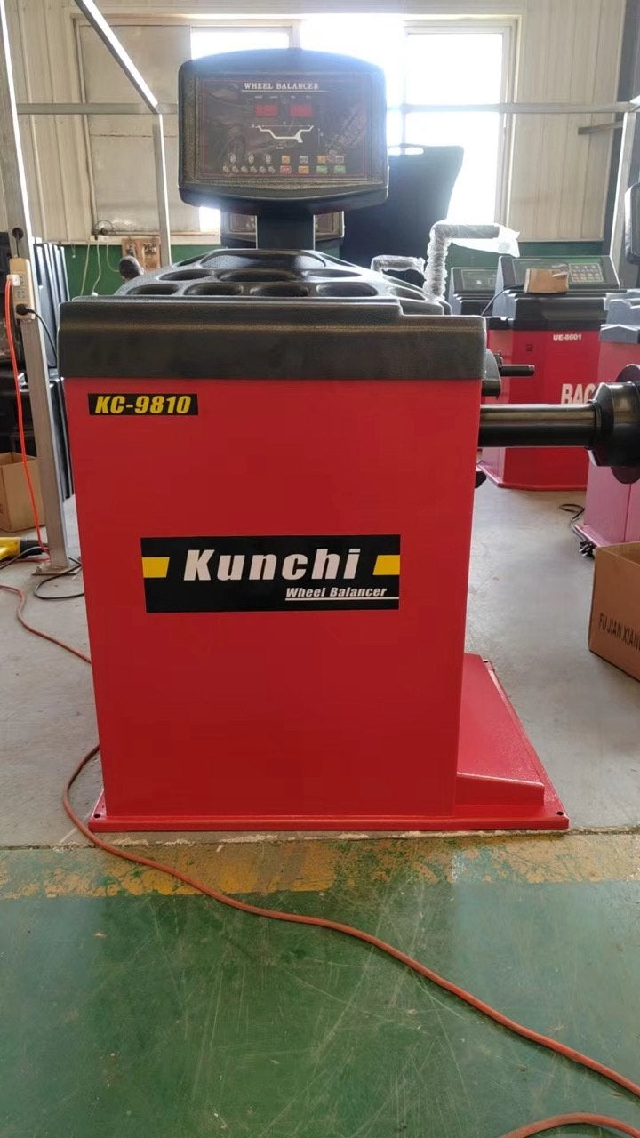 Équilibreuse automatique, Enlèvement, Comme neuf