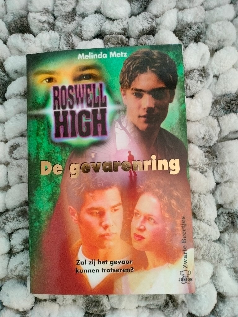 Roswell High: De gevarenring - boek tv-serie, Ophalen of Verzenden, Zo goed als nieuw, Melinda Metz