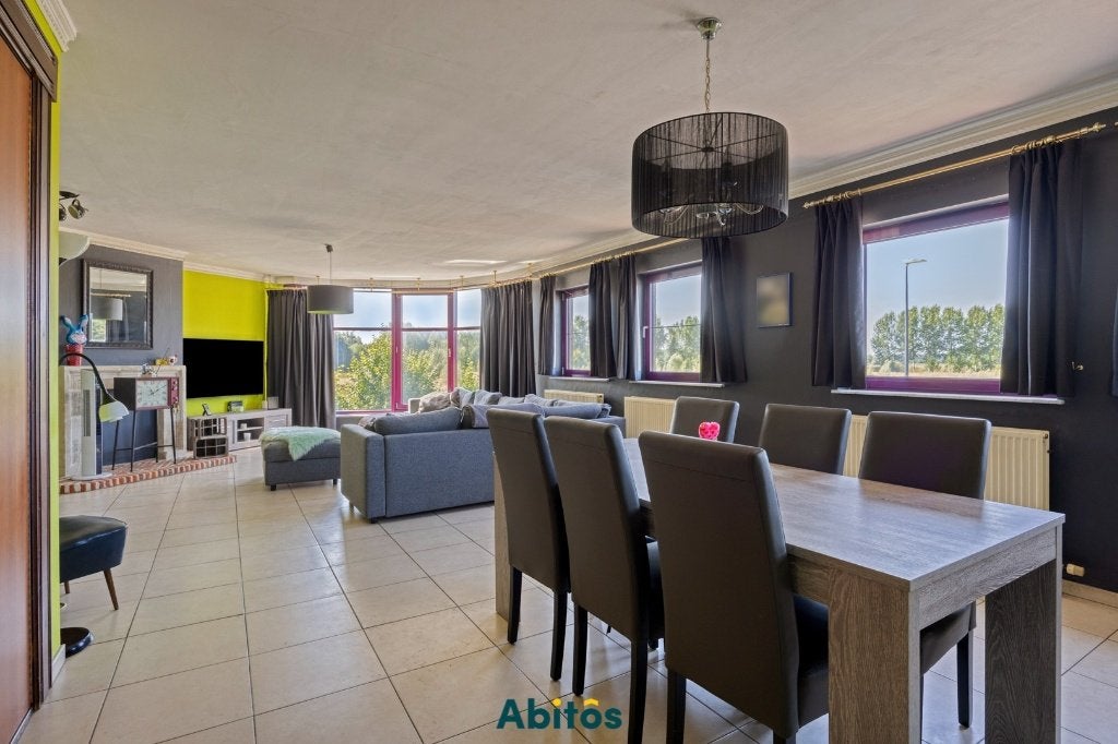 Ruim en lichtrijk appartement met 3 slaapkamers, 201 m², Moerbeke, Province de Flandre-Orientale, 200 à 500 m²