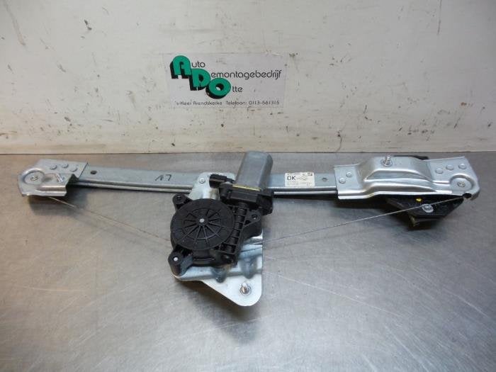 Mécanique vitre 4portes avant gauche d'un Dacia Logan (Loga, Dacia, -, 3 mois de garantie, Utilisé